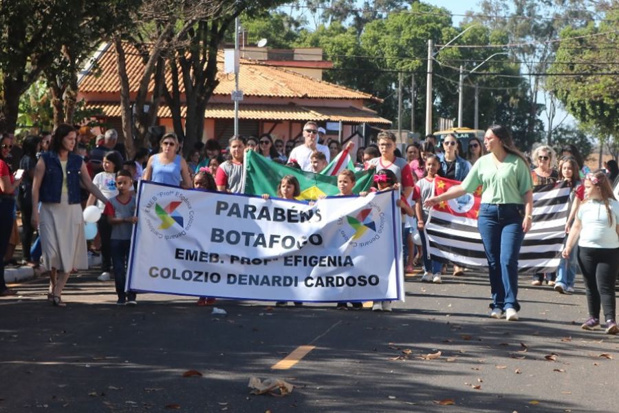 Desfile Cívico e Bolo marcam as comemorações dos 117 anos do distrito de Botafogo